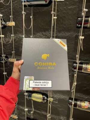 Sản phẩm Xì gà Cohiba Siglo 6 sơn mài 6 điếu