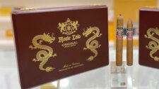 Cigar Monte Calo 54 xuất khẩu, lá quấn thẳng và màu đồng nhất.